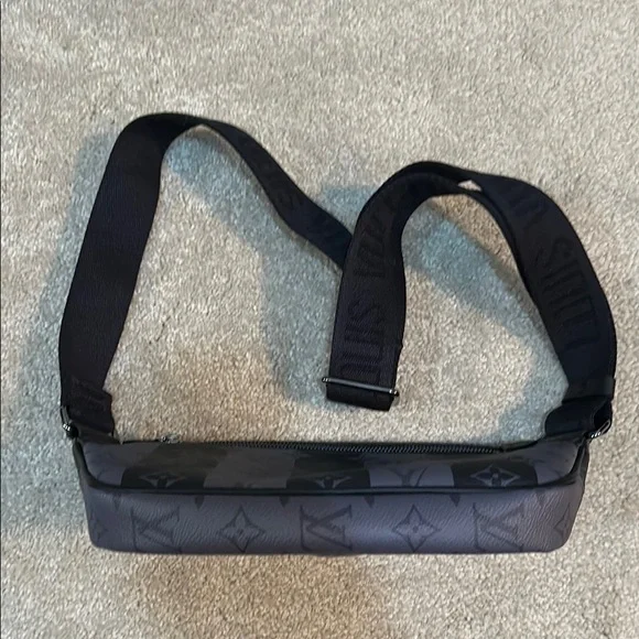 Louis Vuitton x NIGO New Sling Bag - Picture 4 of 5